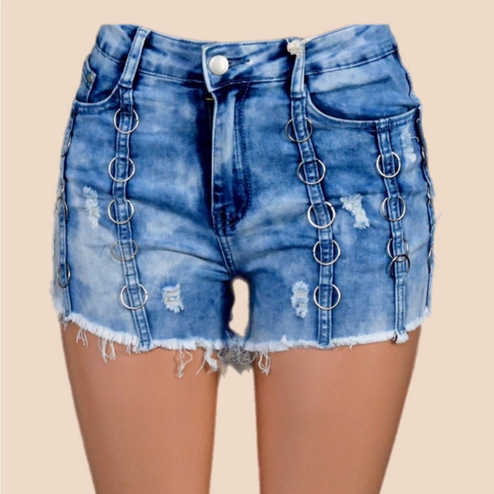 WOMEN’S BUCKLE JEAN SHORTS-LIGHT WASH